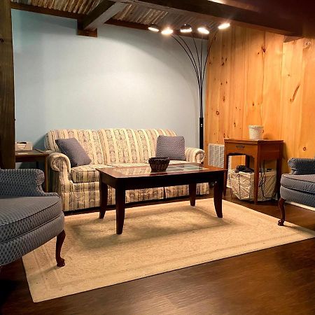 Bunkhouse Farm Stay Fort White ภายนอก รูปภาพ
