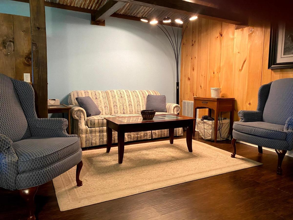 Bunkhouse Farm Stay Fort White ภายนอก รูปภาพ